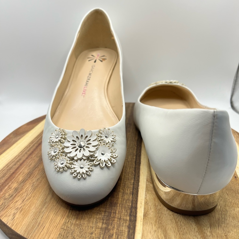 Isaac Mizrahi Live Janice Ivory Leather Floral Detail Metallic Gold Heel Size 9M